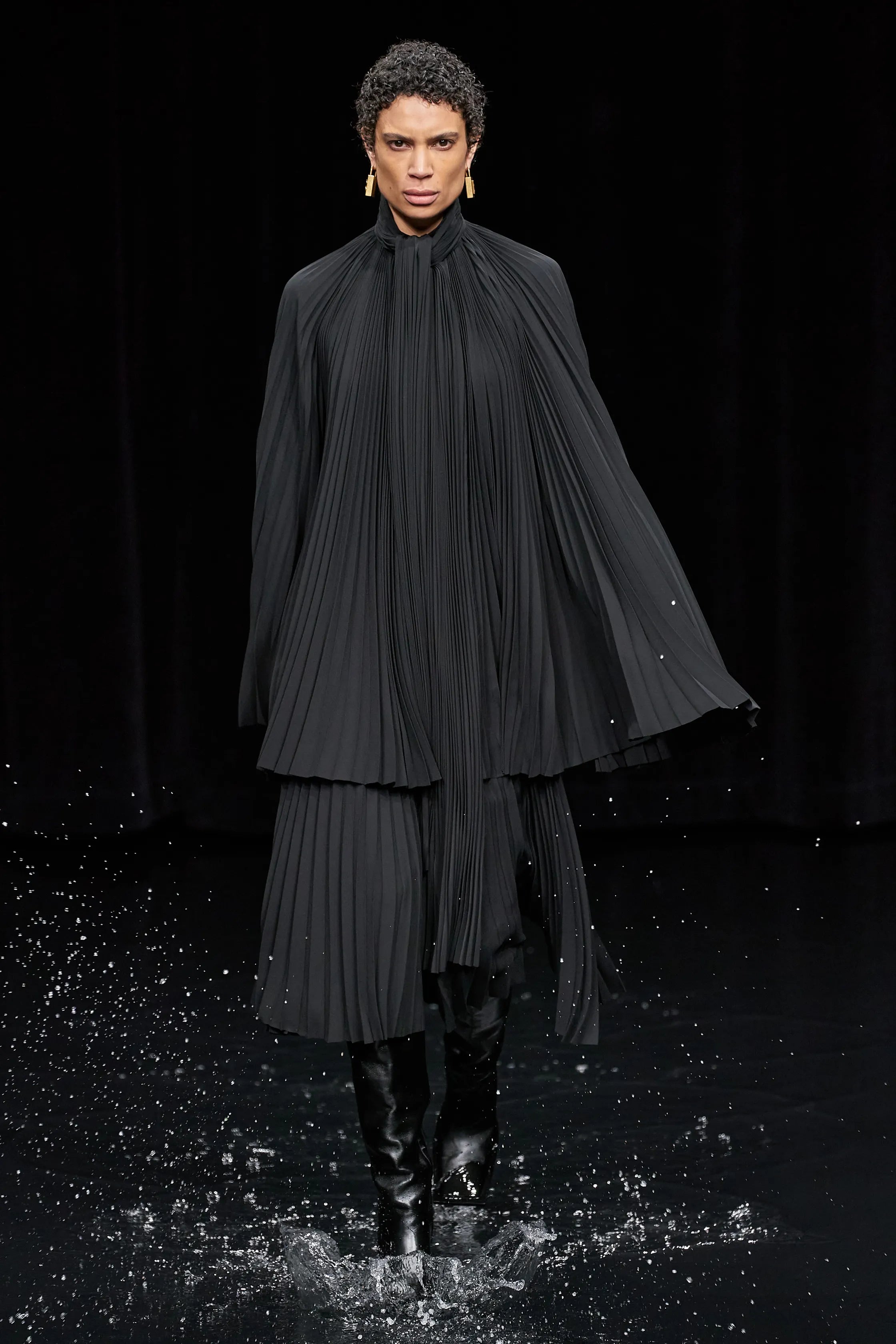 Balenciaga 2020 A/W Pleated Cape on runway model @recessla