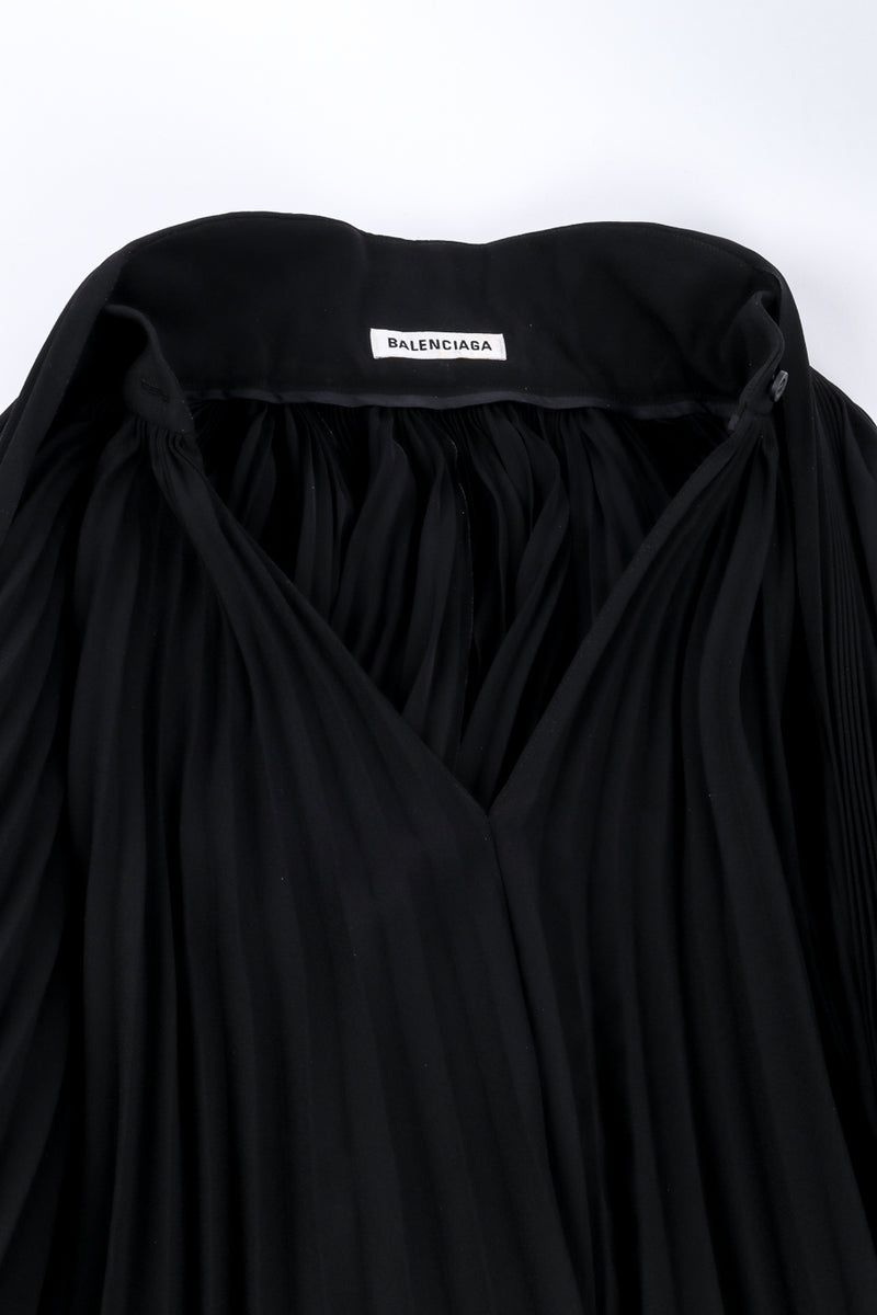 Balenciaga 2020 A/W Pleated Cape collar closeup @recessla