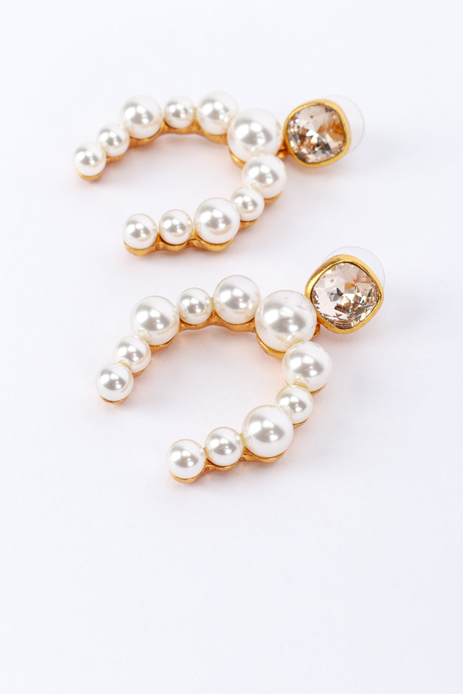 Vintage Oscar de la Renta Gold Pearl Horseshoe Earrings closeup @recess la