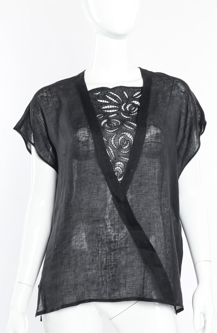 Linen blouse by Gucci on mannequin @recessla