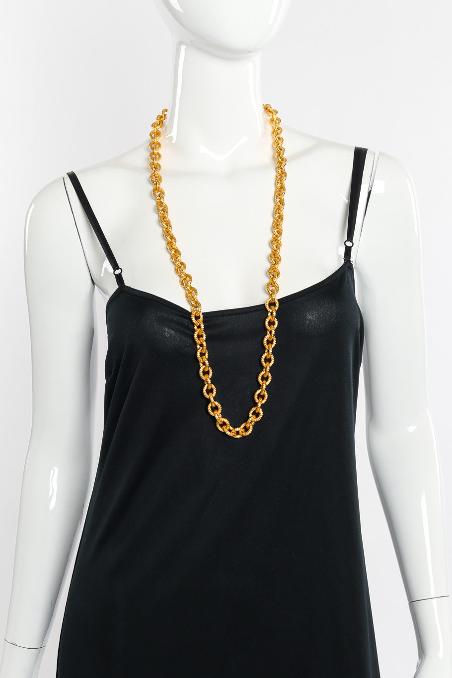 Vintage Chunky Rolo Link Necklace on mannequin @recessla