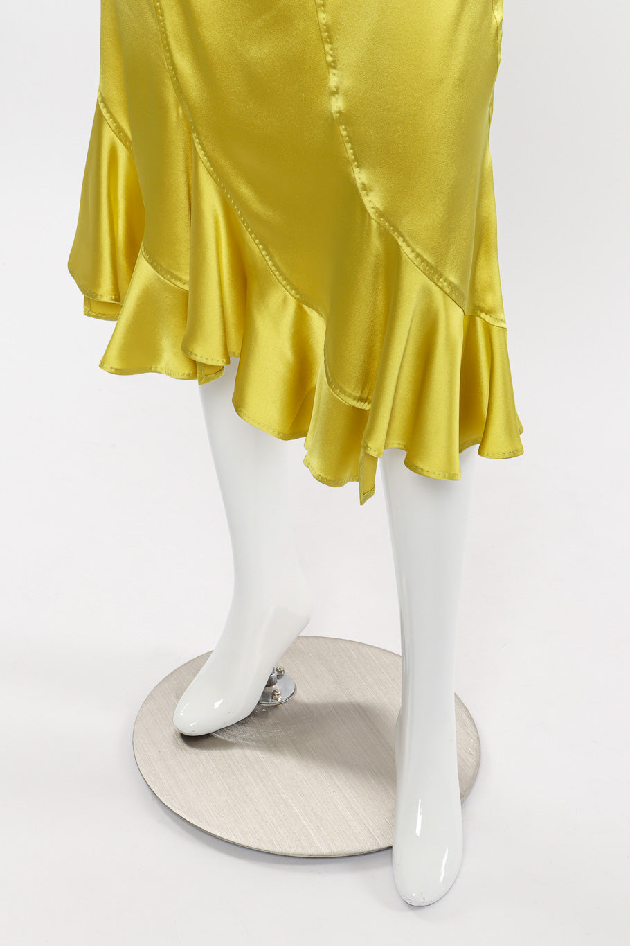 Ruffle hem skirt by Yves Saint Laurent on mannequin hem @recessla