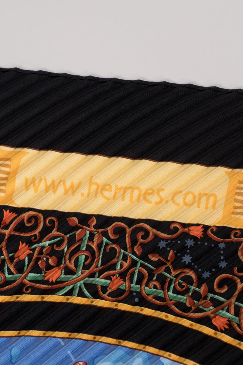 Hermès Pleated Worldwide Interwebs Christine Henry www.hermes.com Map Scarf