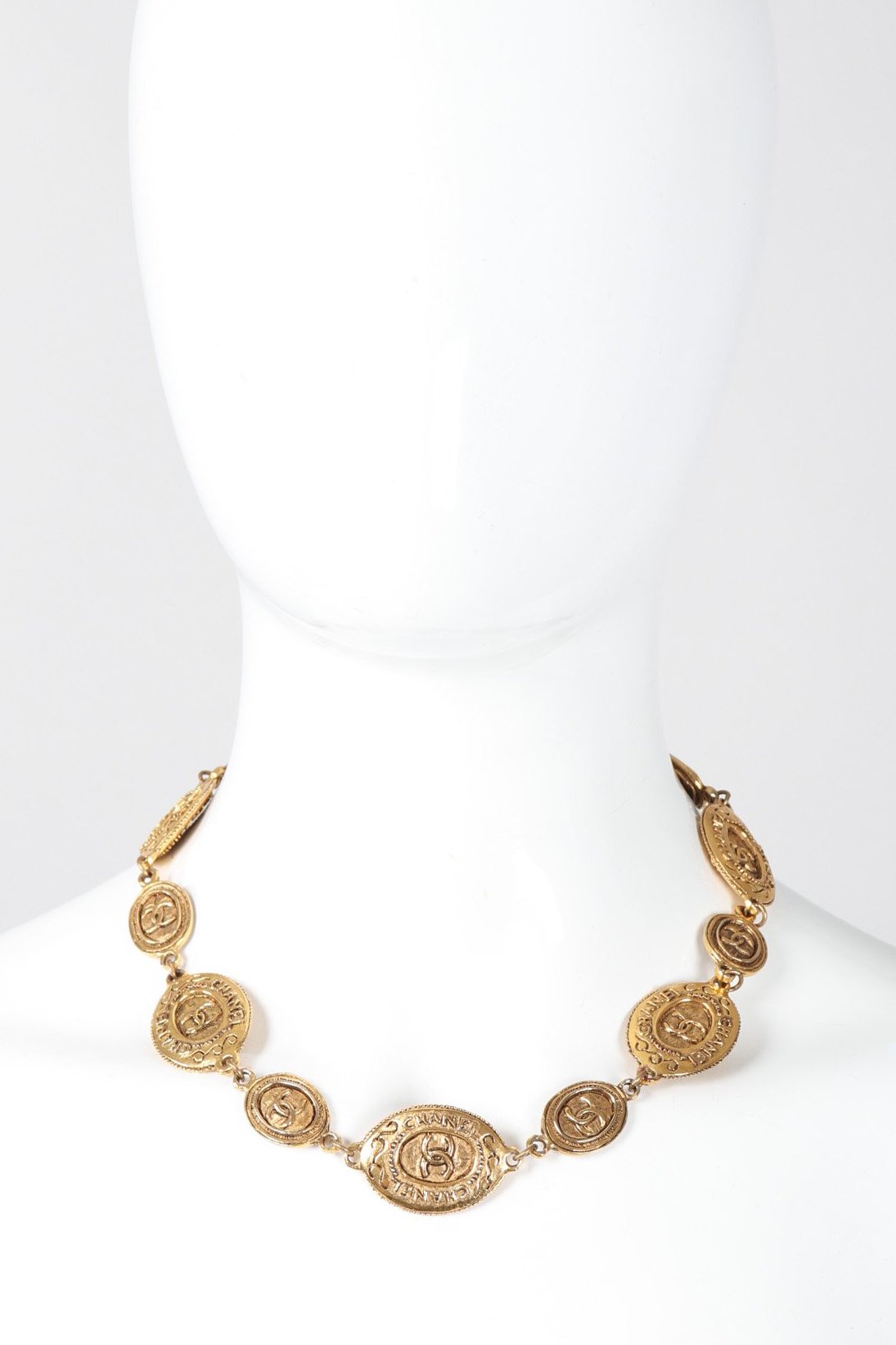 Recess Los Angeles Vintage Chanel Gold Interlocking CC Coin Collar Necklace