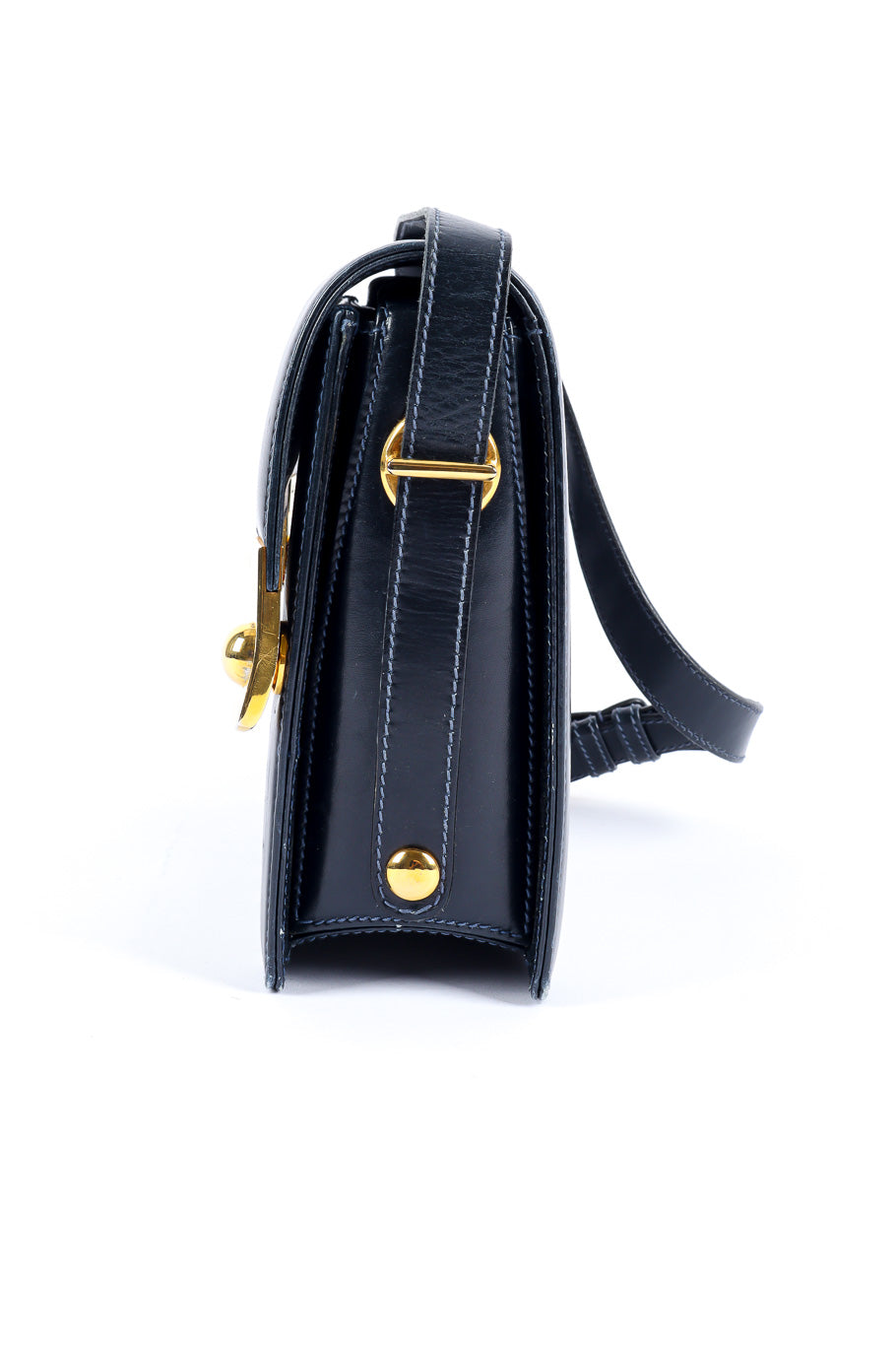 Gucci monogram shoulder bag leather detail @recesla