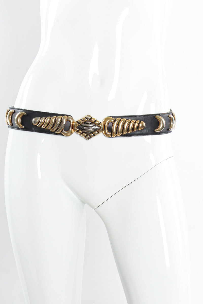 rattler belt by Bijoux Medici mannequin front @recessla