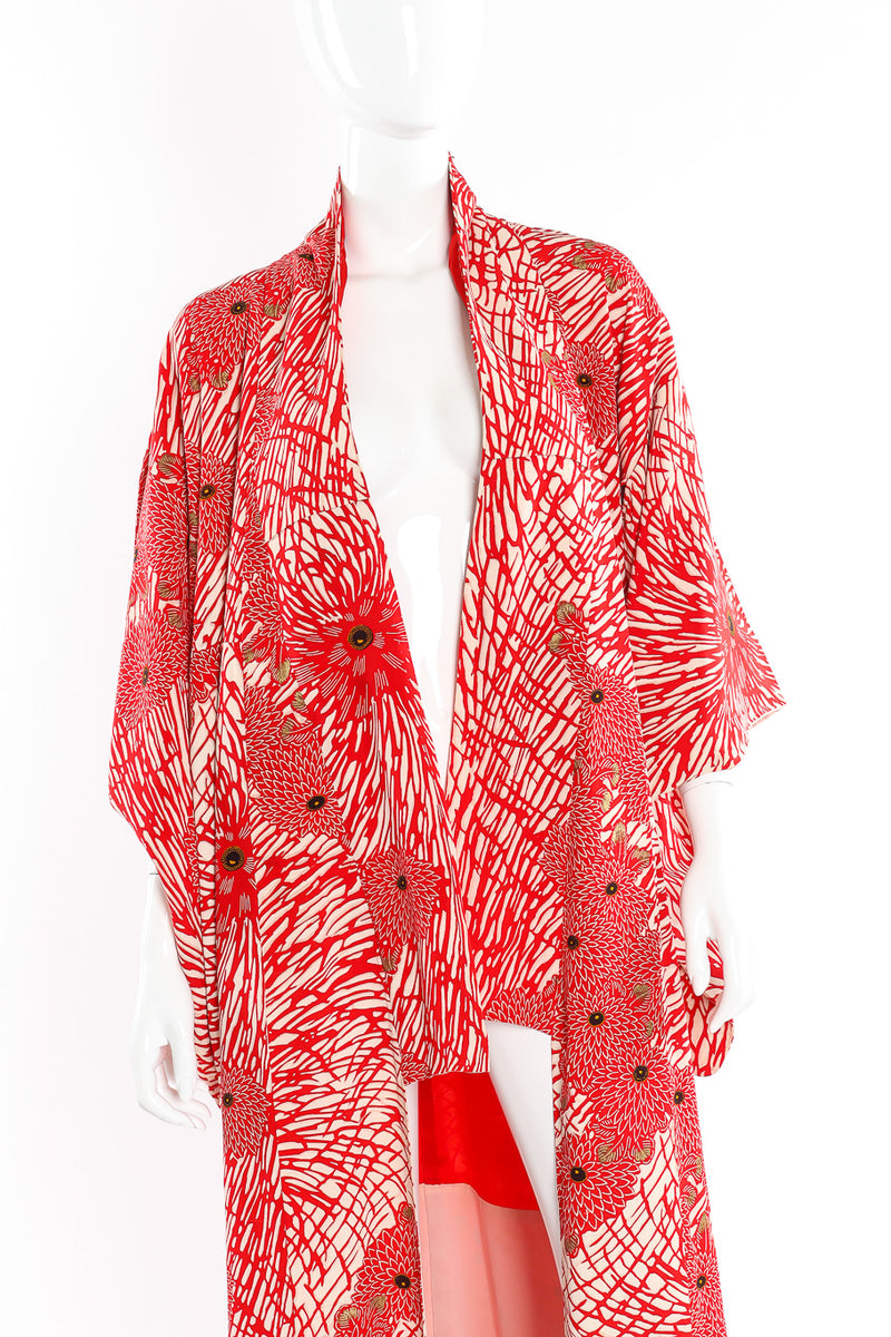 Red winter floral kimono mannequin close arms down @recessla