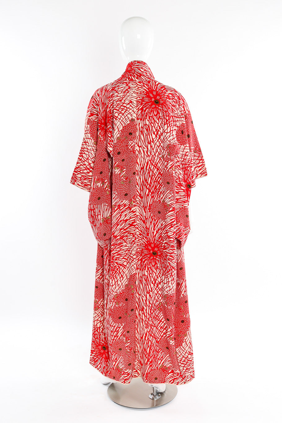 Red winter floral kimono mannequin back full @recessla