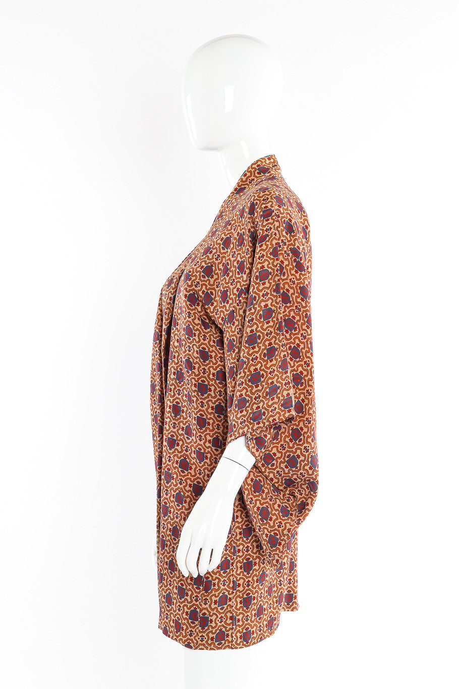 Jacquard crest kimono mannequin side @recessla