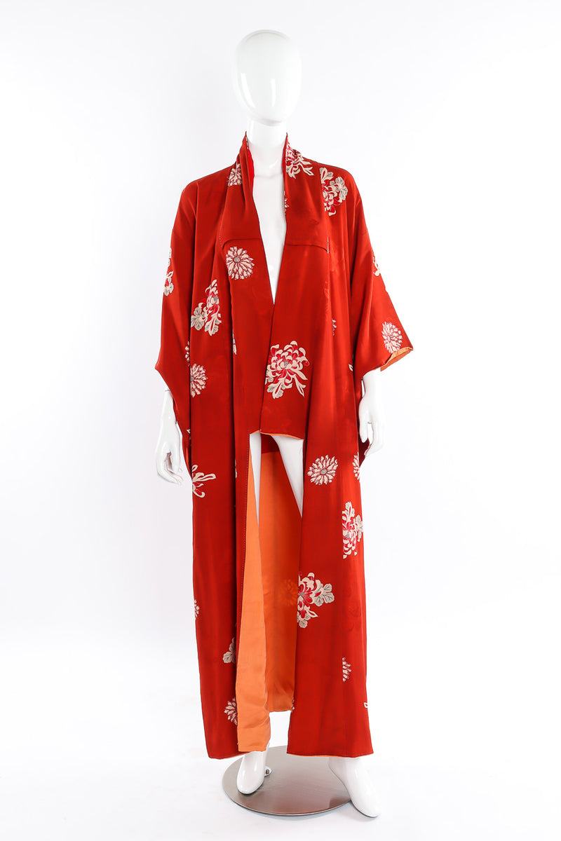 Japanese chrysanthemum kimono photo on mannequin @recessla