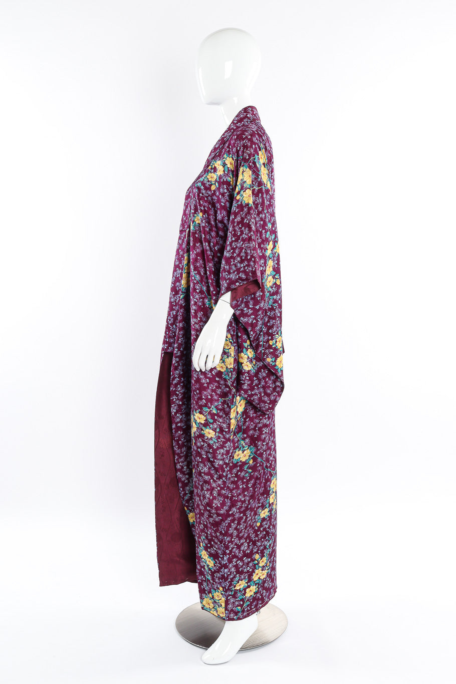 Japanese floral vine printed kimono on mannequin @recessla