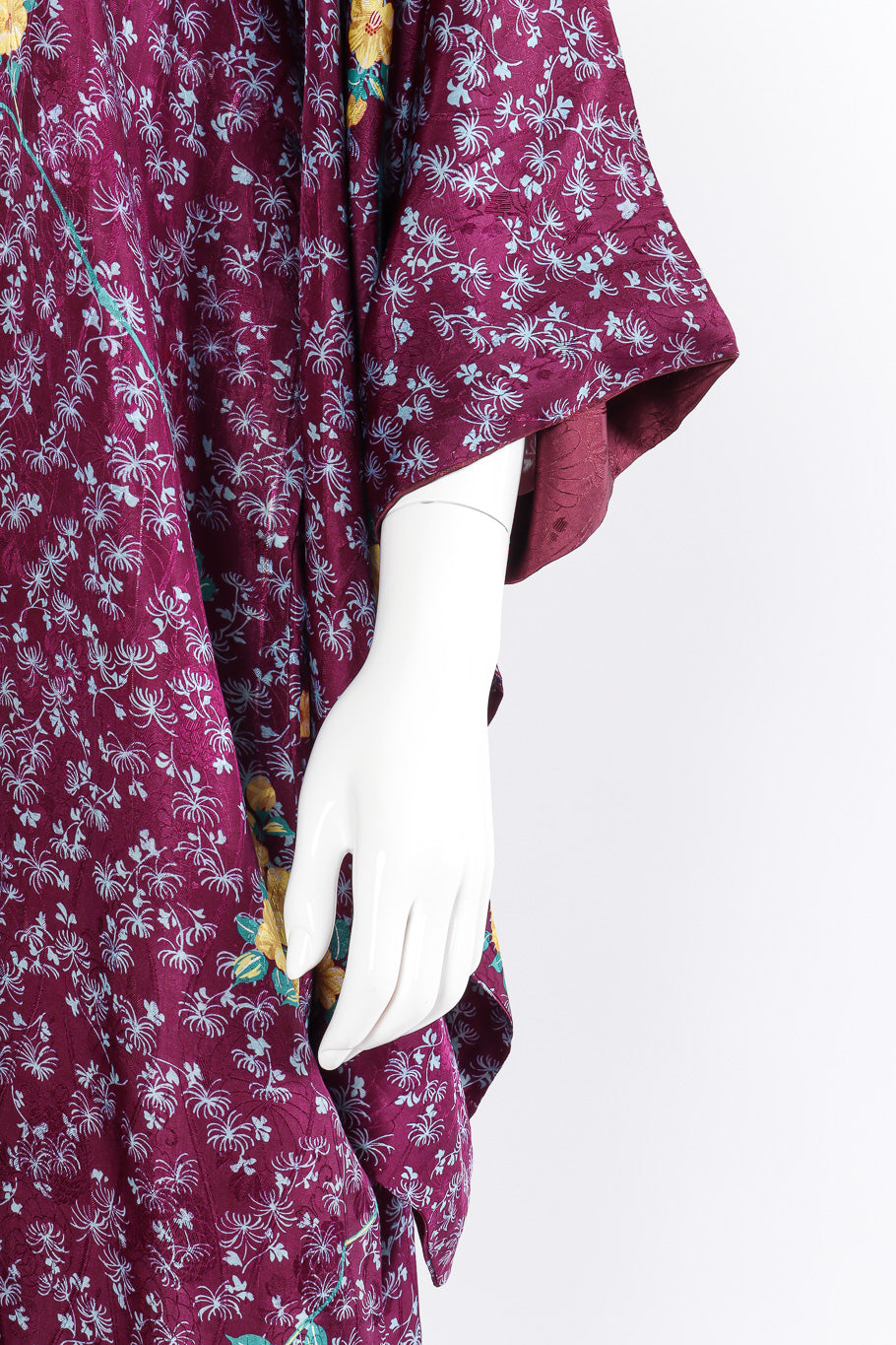 Japanese floral vine printed kimono sleeve detail @recessla