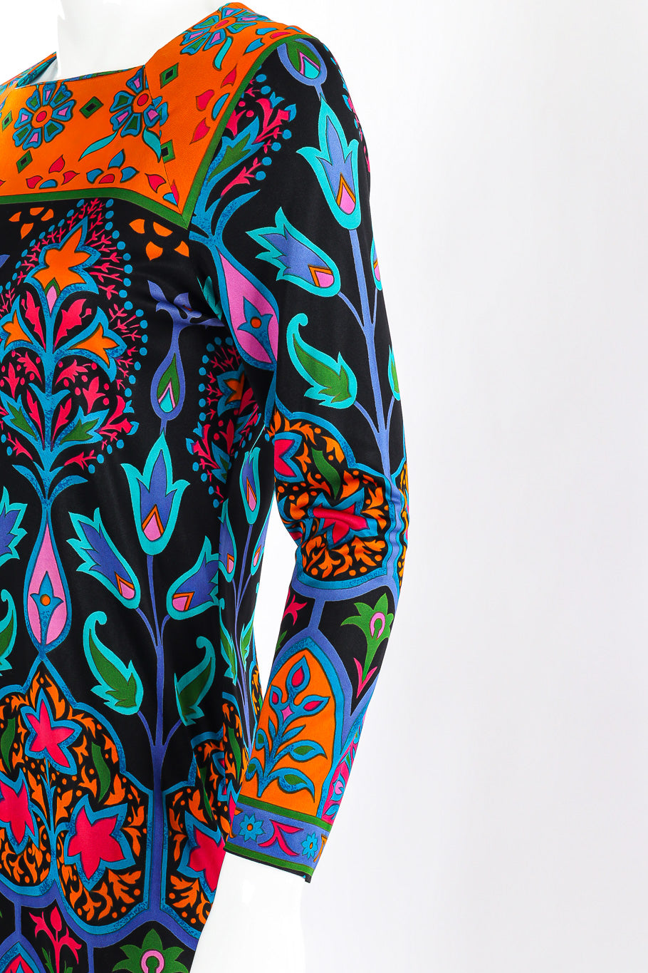 printed tunic dress by Olivier de Verlon mannequin sleeve @recessla