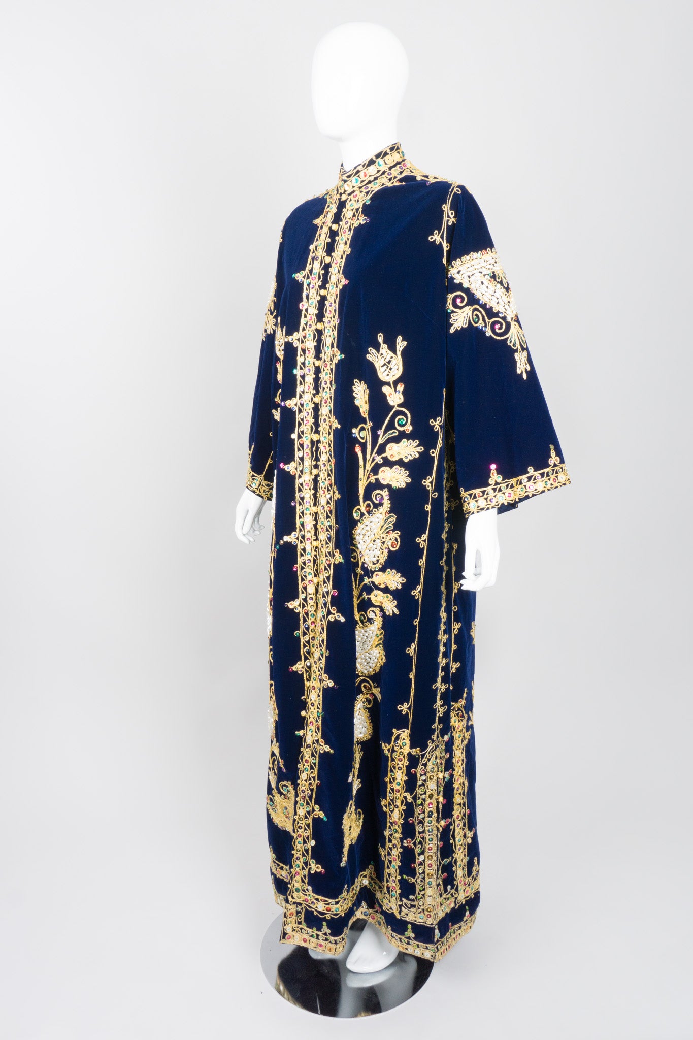 Profils du Monde Vintage Embellished Velvet Illuminati Robe