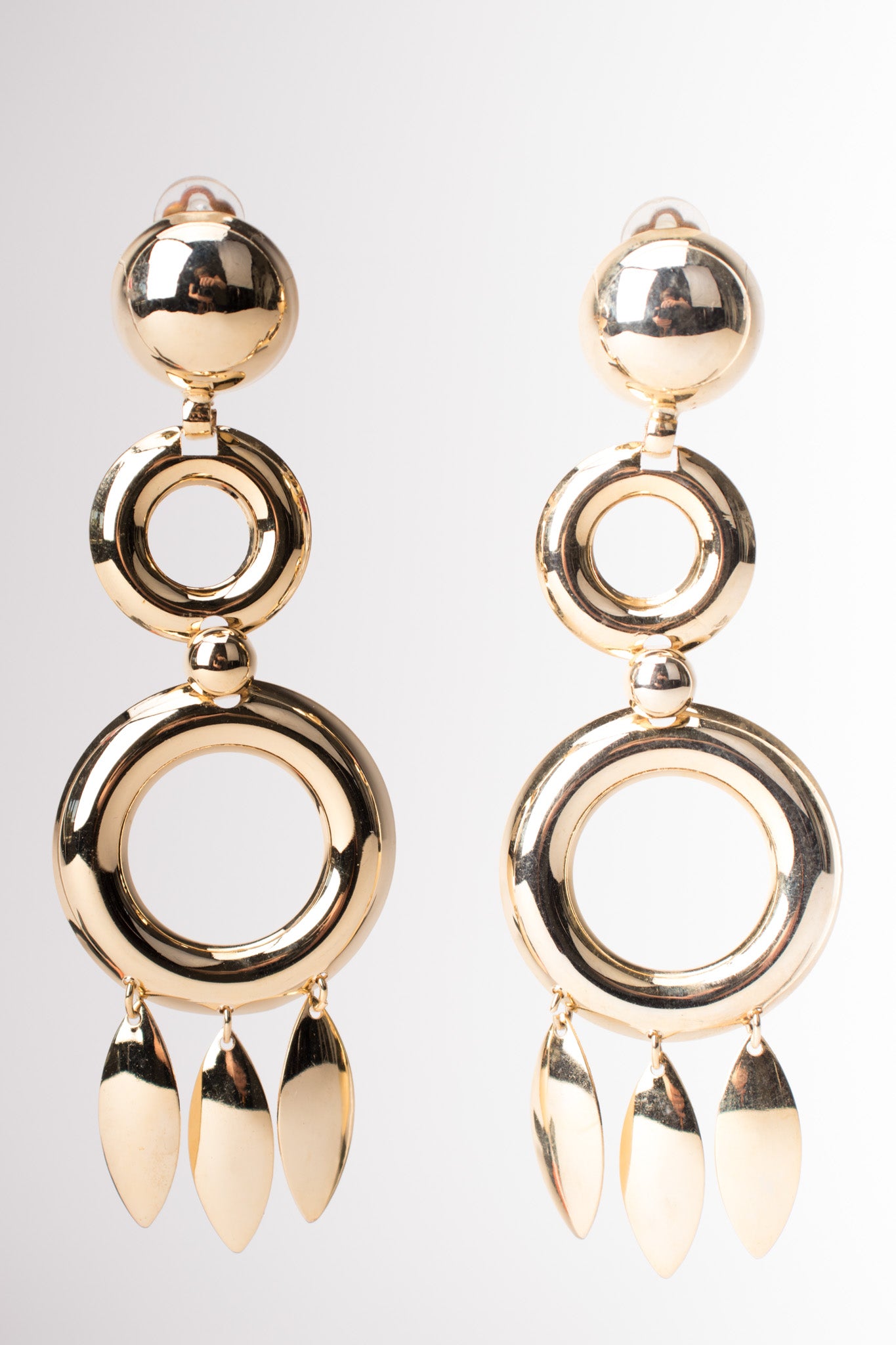 Recess Los Angeles Vintage Gold Graduated Circle Leaf Drop Earrings