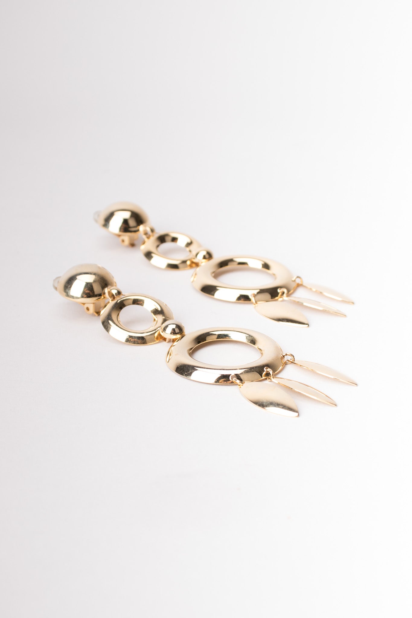 Recess Los Angeles Vintage Gold Graduated Circle Leaf Drop Earrings