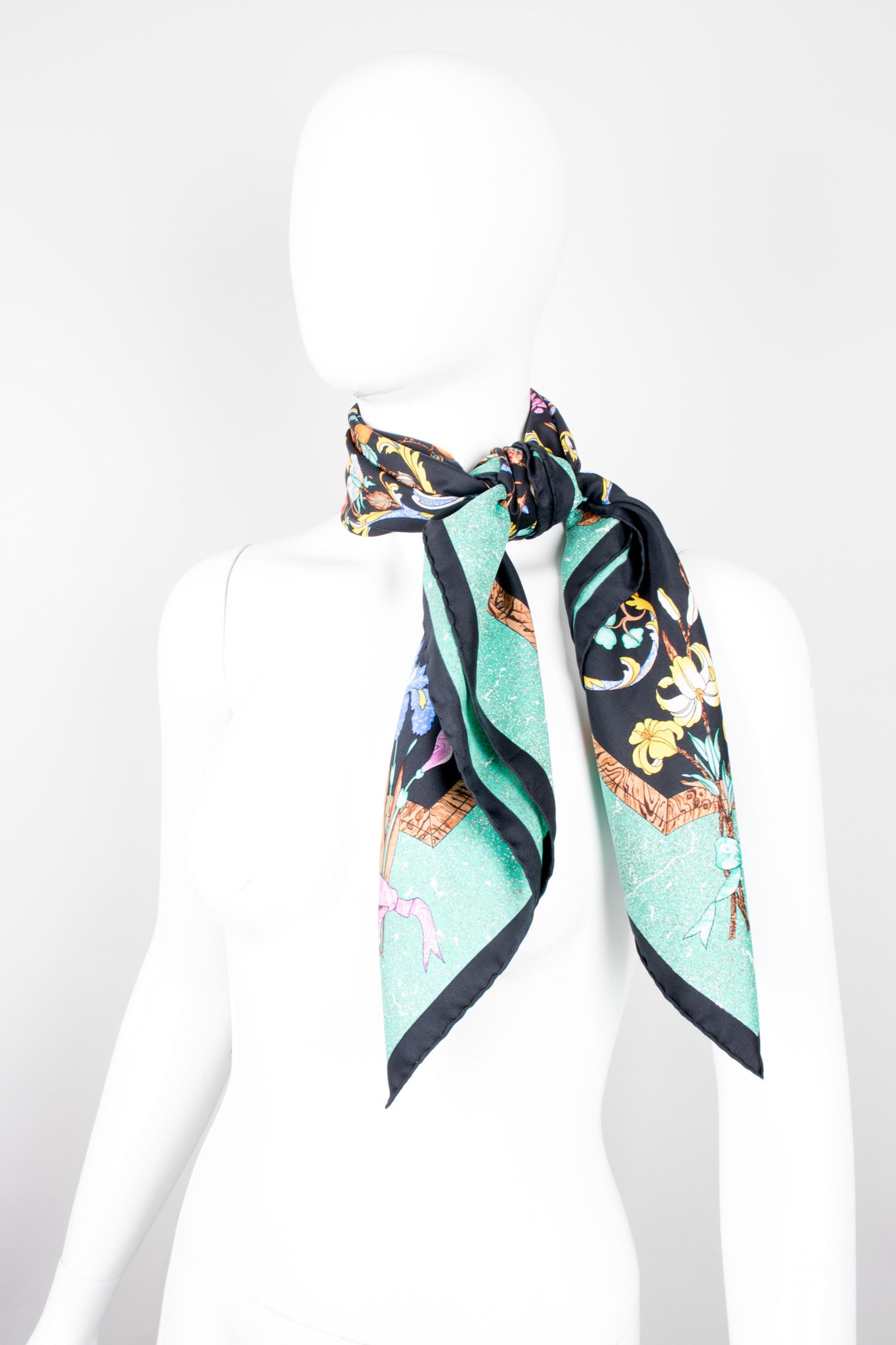 Hermès Pierres D'Orient Et D'occident Floral Scarf